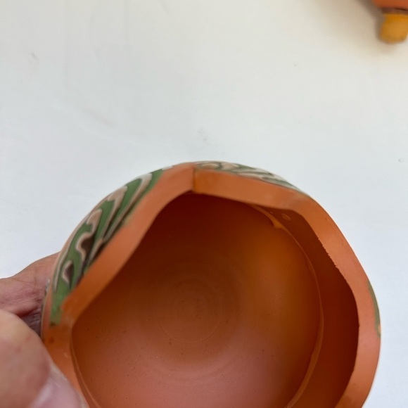 Red Clay Pottery / Lidded Trinket /Oval Hand Painted /Matching Small Vase - Picture 10 of 10